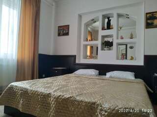 Гостиница Арго Симферополь Улучшенный люкс трехкомнатный с балконом-3